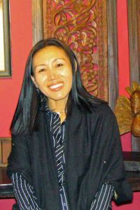 Yangki Ackerman, expert in Asian Art